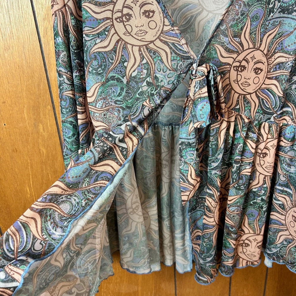 SHEIN CURVE Plus Size 7X Sun Moon Celestial Print Tie Front Bell Sleeve - Picture 8 of 9